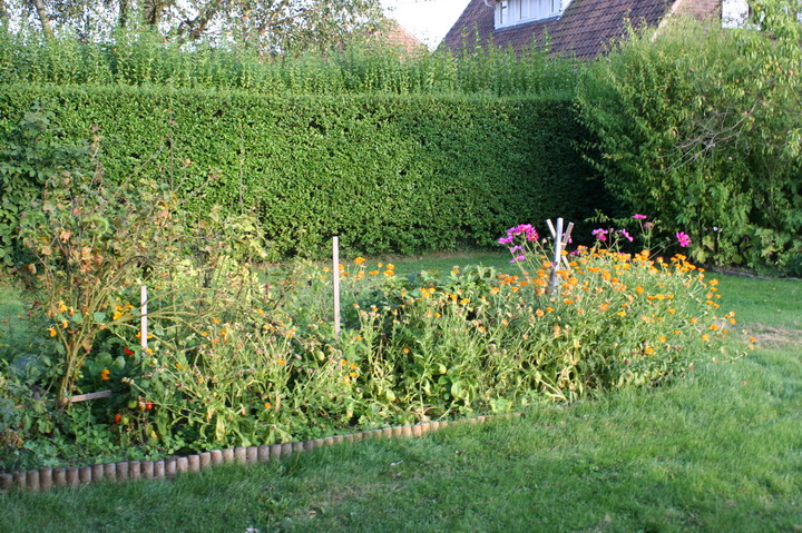 près du portail