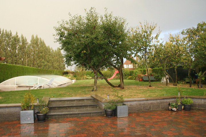 Terrasse sous la pluie