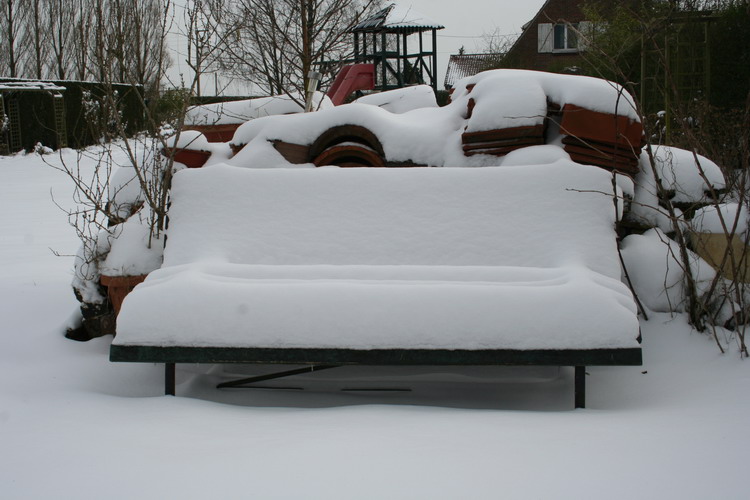 neige sur le jardin